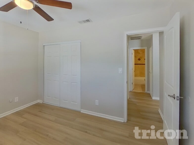 Building Photo - 2413 Park St N