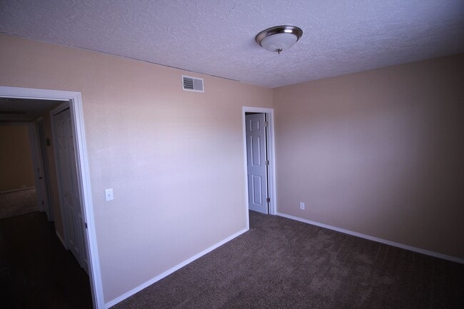 Building Photo - 1004 Mockingbird Ln