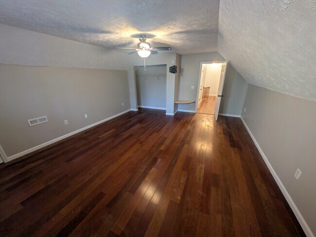 Building Photo - 717 Windsor Dr SE