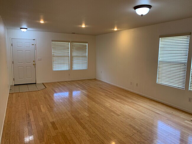 Building Photo - 1118 Solstice Ave