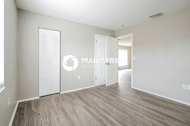 Building Photo - 3 Bedroom Pet-Friendly Home in Spring Hill, FL with Main Street Renewal