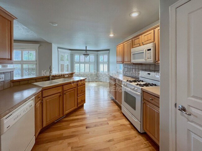 Building Photo - 2403 E Indian Creek Dr