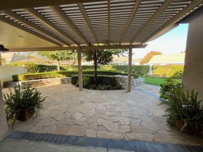 Building Photo - 121 Market Hill Way