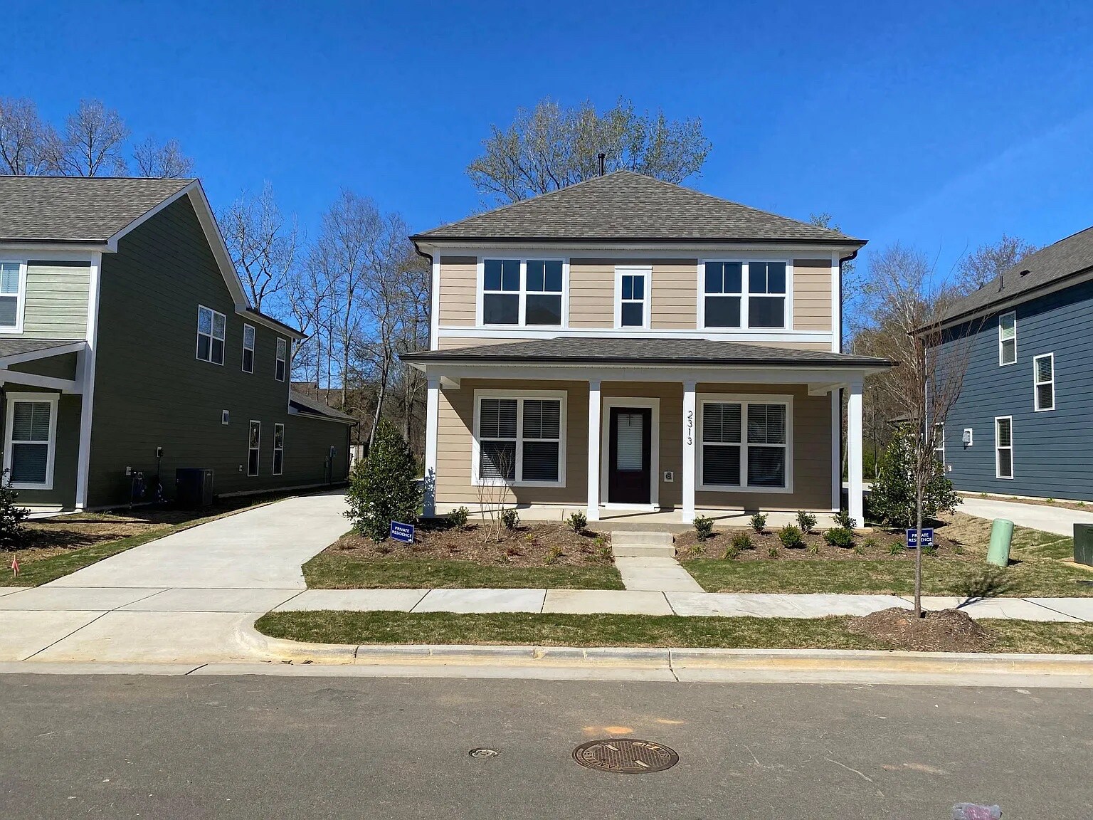 Building Photo - Room in House on Hedge Maple Dr