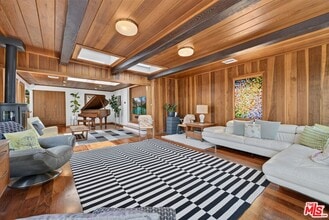 Building Photo - 1738 Topanga Skyline Dr