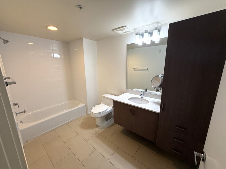 Master Bath - 3100 6th Ave