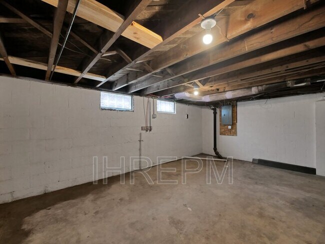 Building Photo - 315 S Southampton Ave