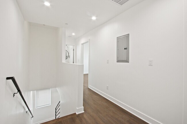 Building Photo - 1139 S Lorena St