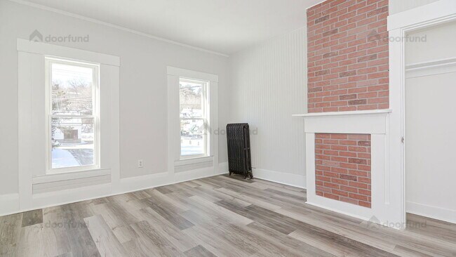 Building Photo - 220 S Main St