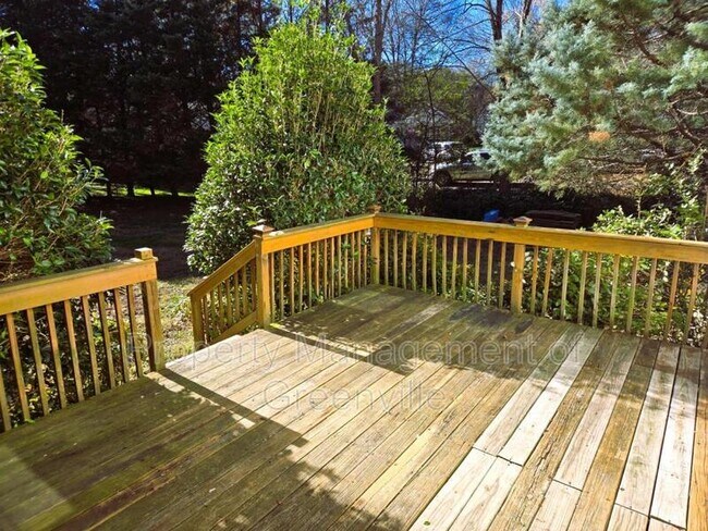 Building Photo - 107 Fowler St