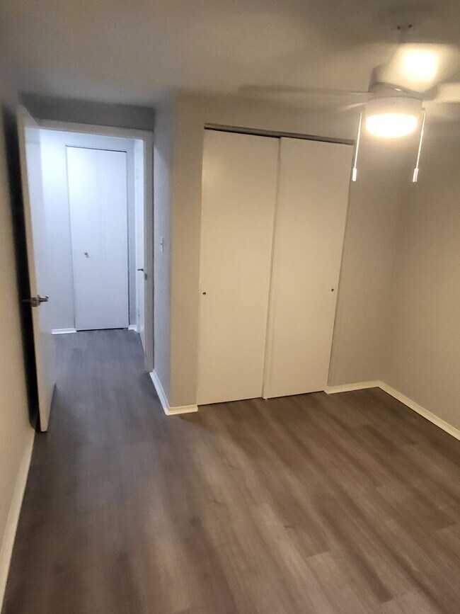 Building Photo - WELLINGTON OAKS