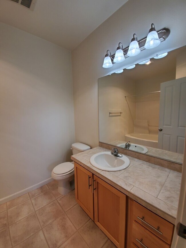 Building Photo - Cedar Mill 2 BR with terrific view