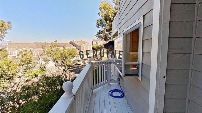 Building Photo - Spacious 2 Story 3Bd 2.5Ba Townhome
