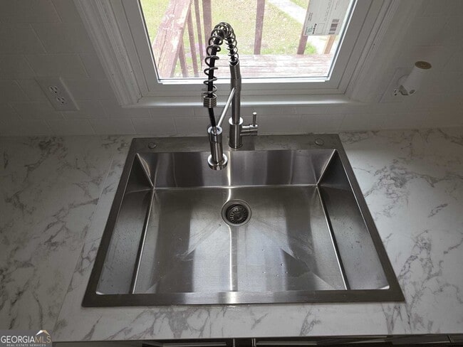 Building Photo - 15 Dixie Dr