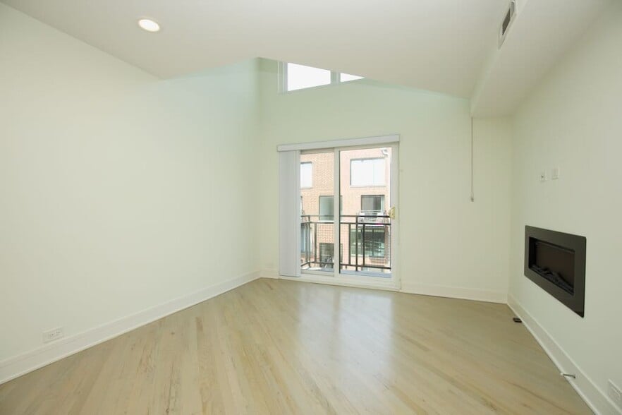 Building Photo - 843 W Grace St
