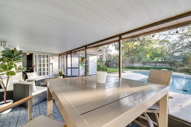 Building Photo - 8644 Sandberry Blvd