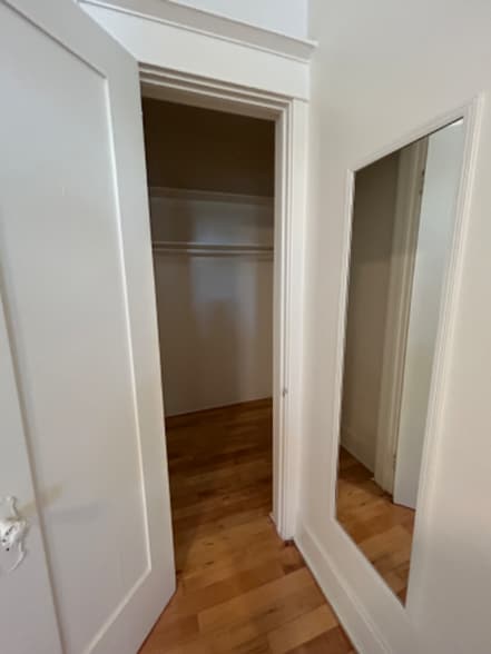 Building Photo - 836 S Park View St