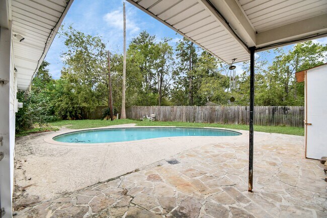 Building Photo - 17903 Nanes Dr