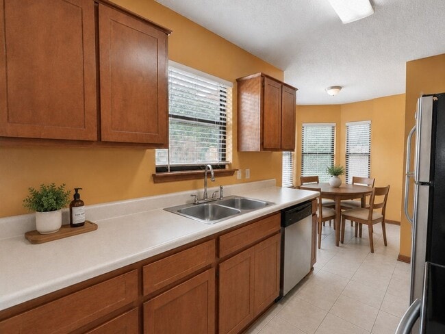 Building Photo - 603 Plantation Village Dr