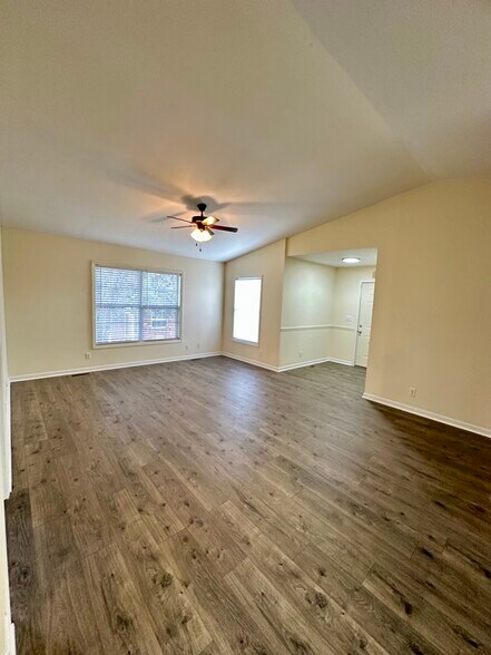 Building Photo - 1620 Ridgecrest Dr