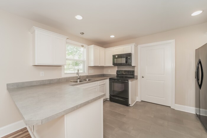 Building Photo - 205 Marion St