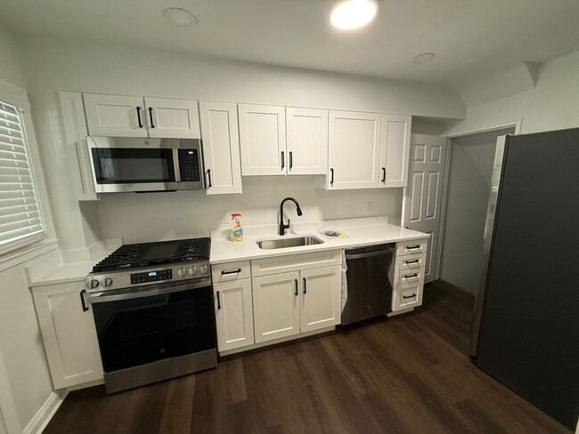 Building Photo - Stunning Renovated Home in Dundalk