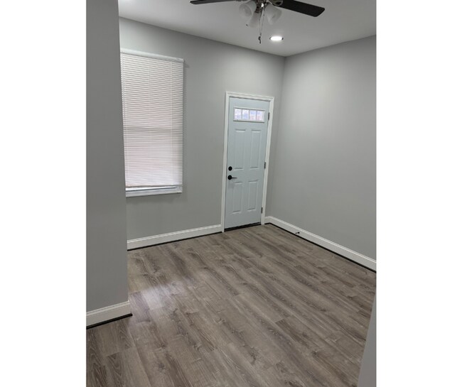 Building Photo - 615 N Rosedale-2C AVAILABLE $800 W/BATH 2C