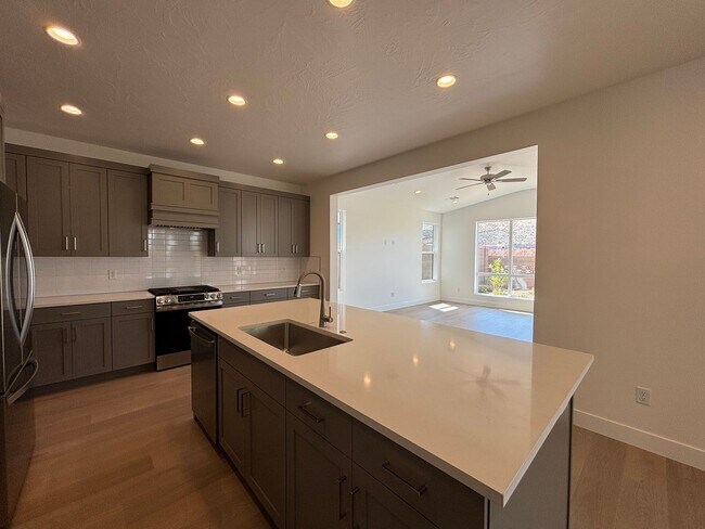 Building Photo - BRAND NEW 4 BEDROOM HOME OR RENT!