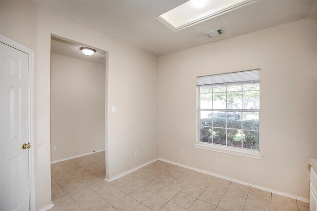 Building Photo - 5008 Blanco Dr