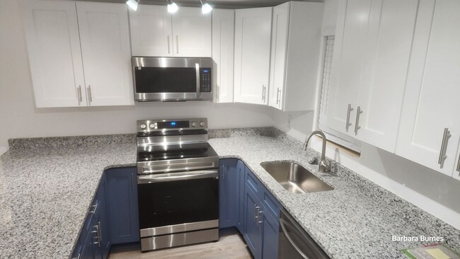 Building Photo - Three bedroom two bath for rent near Ridgewood and LPGA.