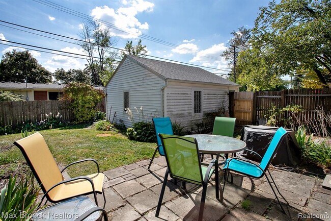 Building Photo - 4163 Amherst Rd