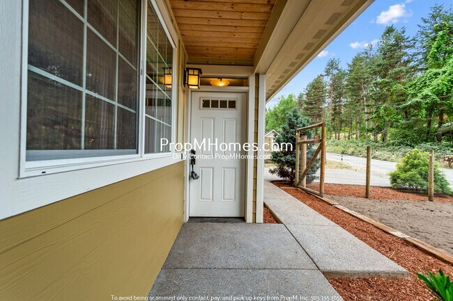 Building Photo - Vibrant Four-Bedroom Country Retreat with ...