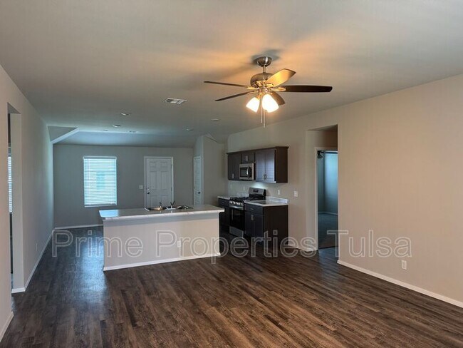 Building Photo - 2920 S 13th St