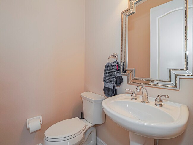 Building Photo - 4570 Bridgepointe Way