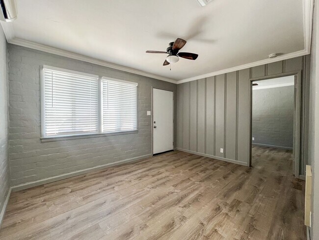 Building Photo - One of The Best One Bedroom Apartment in Town