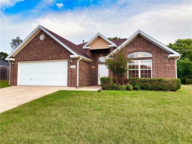 Primary Photo - 1284 N Cannondale Dr