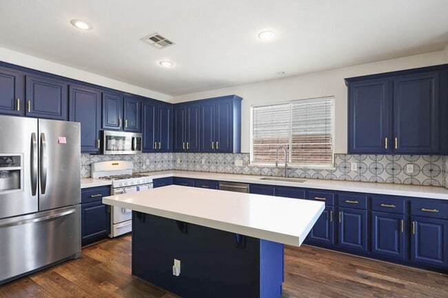 Building Photo - South Summerlin Single Story Pool And Spa Home