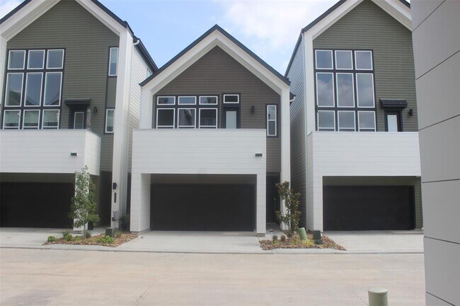 Primary Photo - 1204 Highland Vineyard Ln
