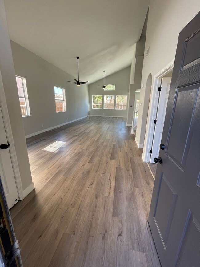 Building Photo - Beautiful 4 bedroom home located in the Sh...
