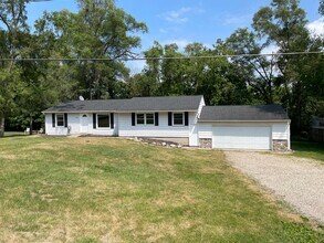 Building Photo - Charming 3-Bedroom Ranch Home in Comstock ...