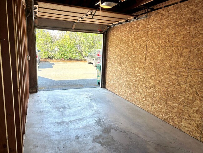 Building Photo - DHSFH01