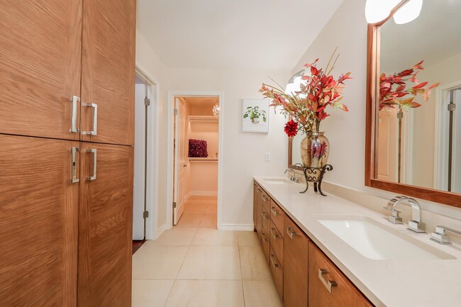 Building Photo - 503 Pine Sisken St