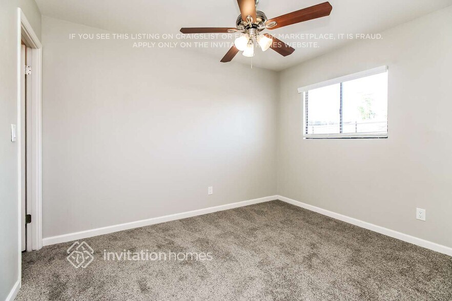 Building Photo - 1027 E Frost Dr