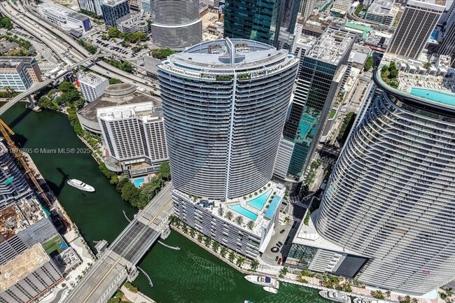 Building Photo - 200 Biscayne Blvd Way