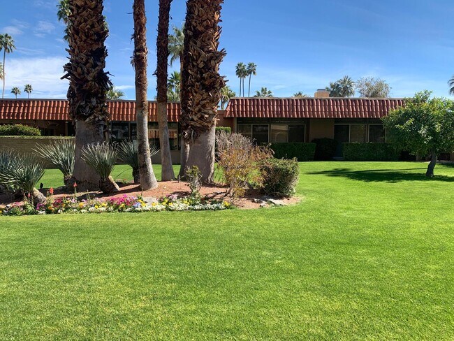 Building Photo - 555 W Baristo Rd