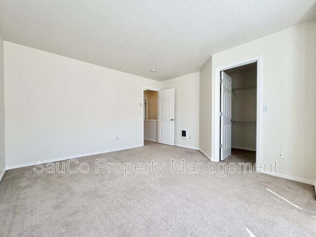 Building Photo - 12405 SW Cady Ln