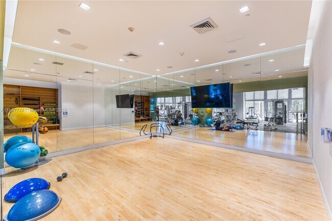 Building Photo - 16385 Biscayne Blvd