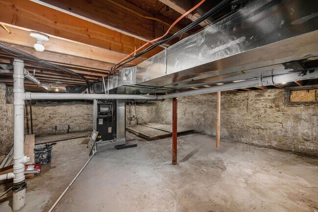 Building Photo - Remodeled 3 Bedroom 2 Bathroom Home!