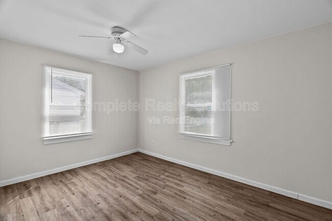 Building Photo - 9724 Dennis Dr