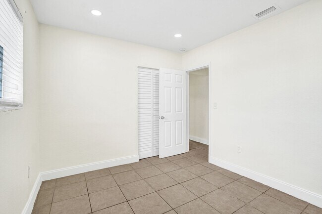 Building Photo - 4BR Corner Home (4th from FL Room) | No HOA | Large Fenced Yard | Move-In Ready